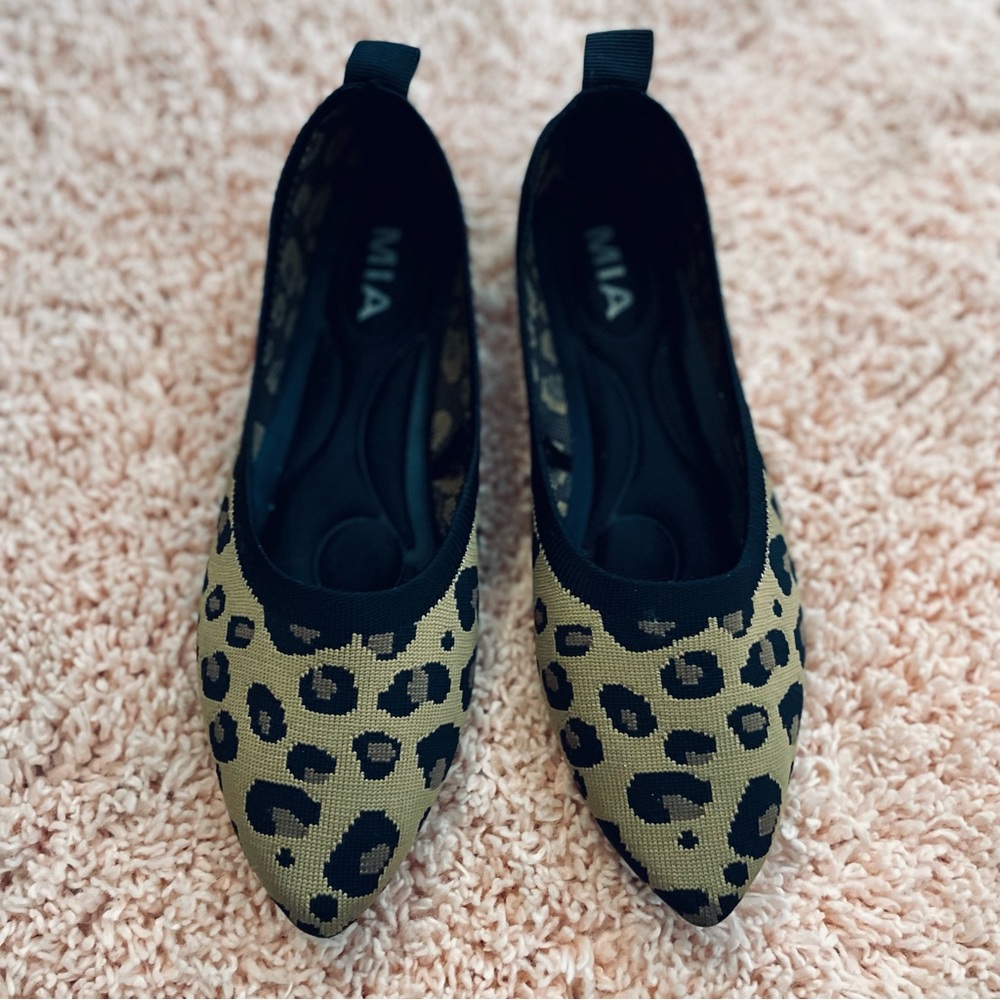 MIA Women's Anareese Leopard Pointy Flats NWOT Size 6.5 (Z001)